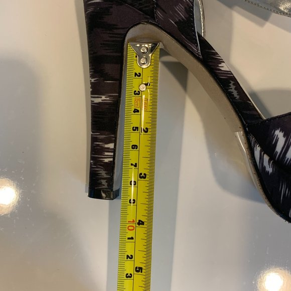 NWT Express - Black and White Peep Toe Platform Pumps, size 10 - Picture 9 of 16